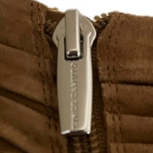 VINCE CAMUTO WOMEN’S SUEDE ANKLE BOOTIES, CAMEL - Picture 7 of 11